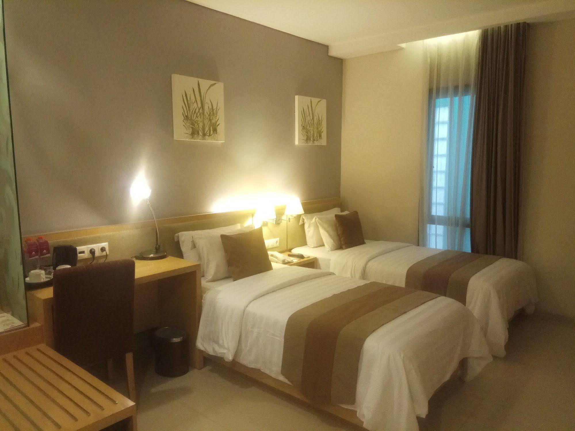 Hotel Anggrek Gandasari Bandung Bagian luar foto