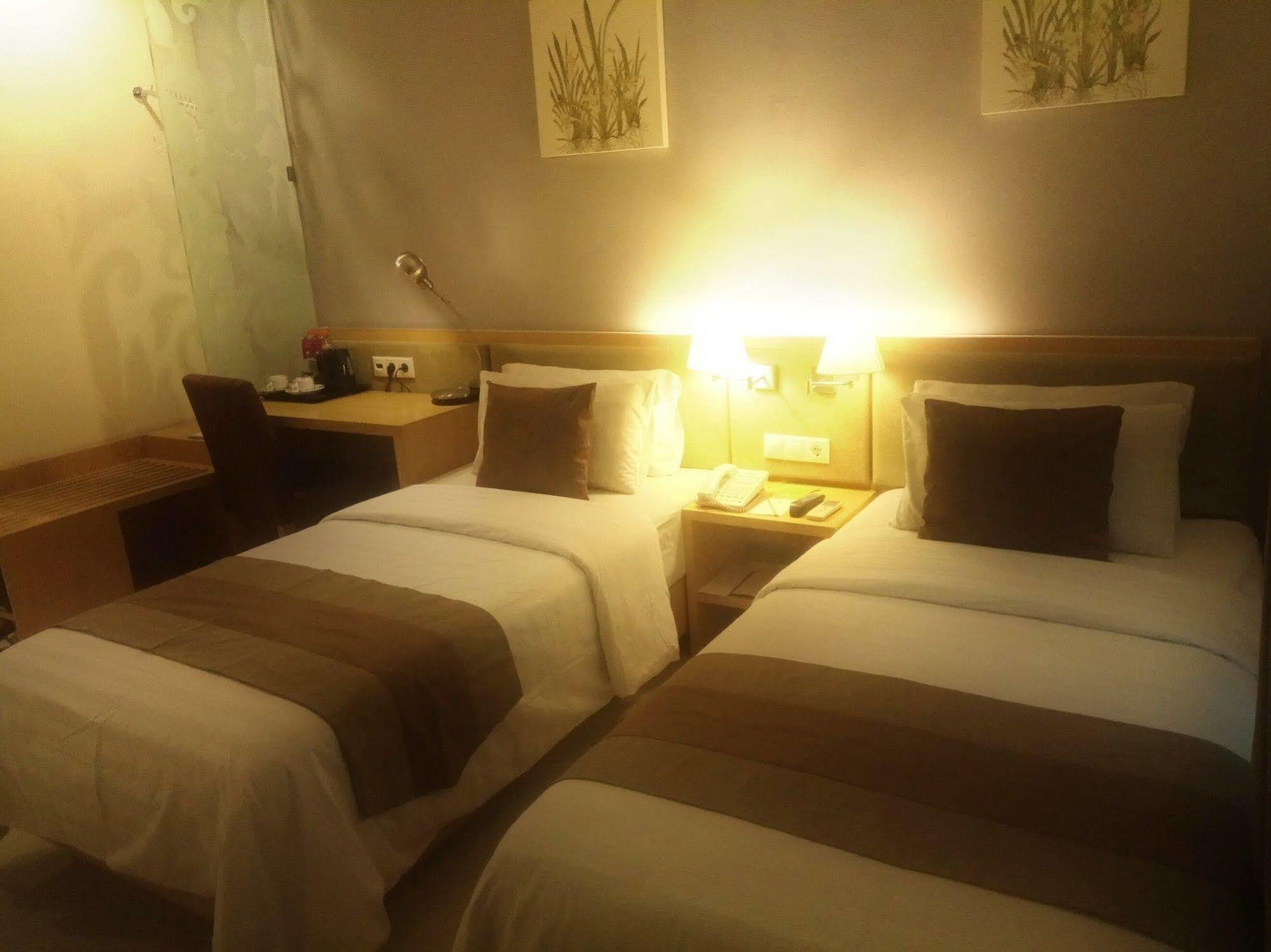 Hotel Anggrek Gandasari Bandung Bagian luar foto