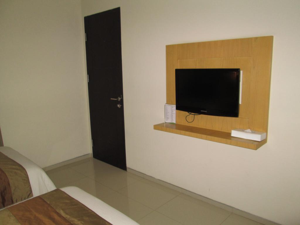 Hotel Anggrek Gandasari Bandung Bagian luar foto